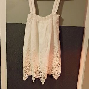 Chic White Lace Hem Camisole. NWT Size 2